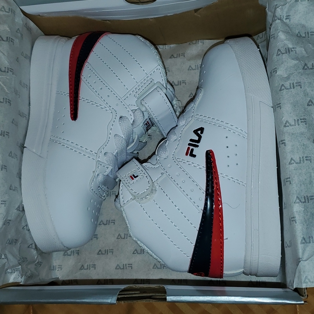 Infant Fila tennis shoe